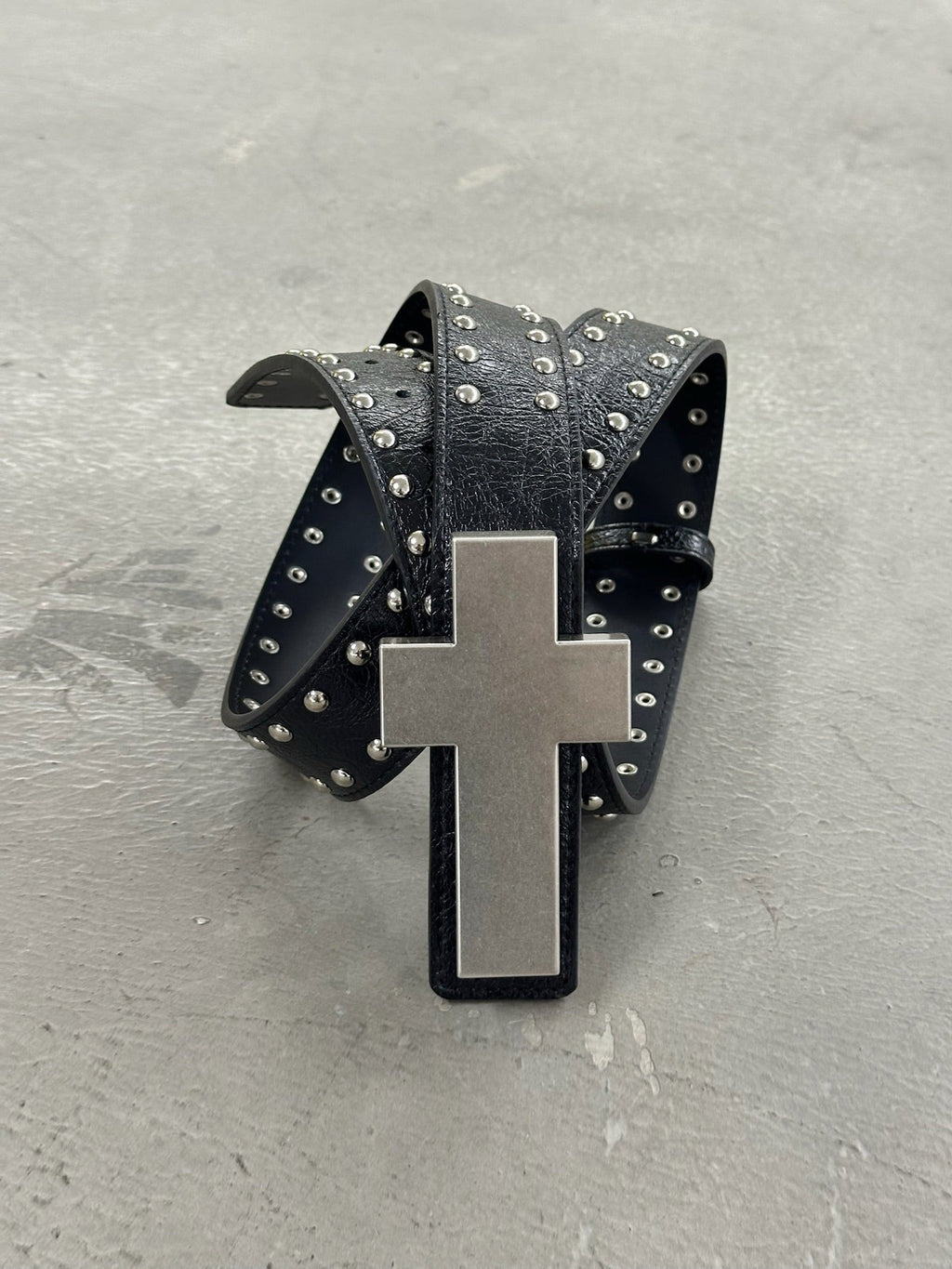 Cross Buckle Cracked Leather Rivet Belt