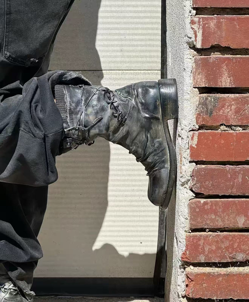 Distressed Black Leather Lace-Up Combat Boots – Vintage Worn Finish