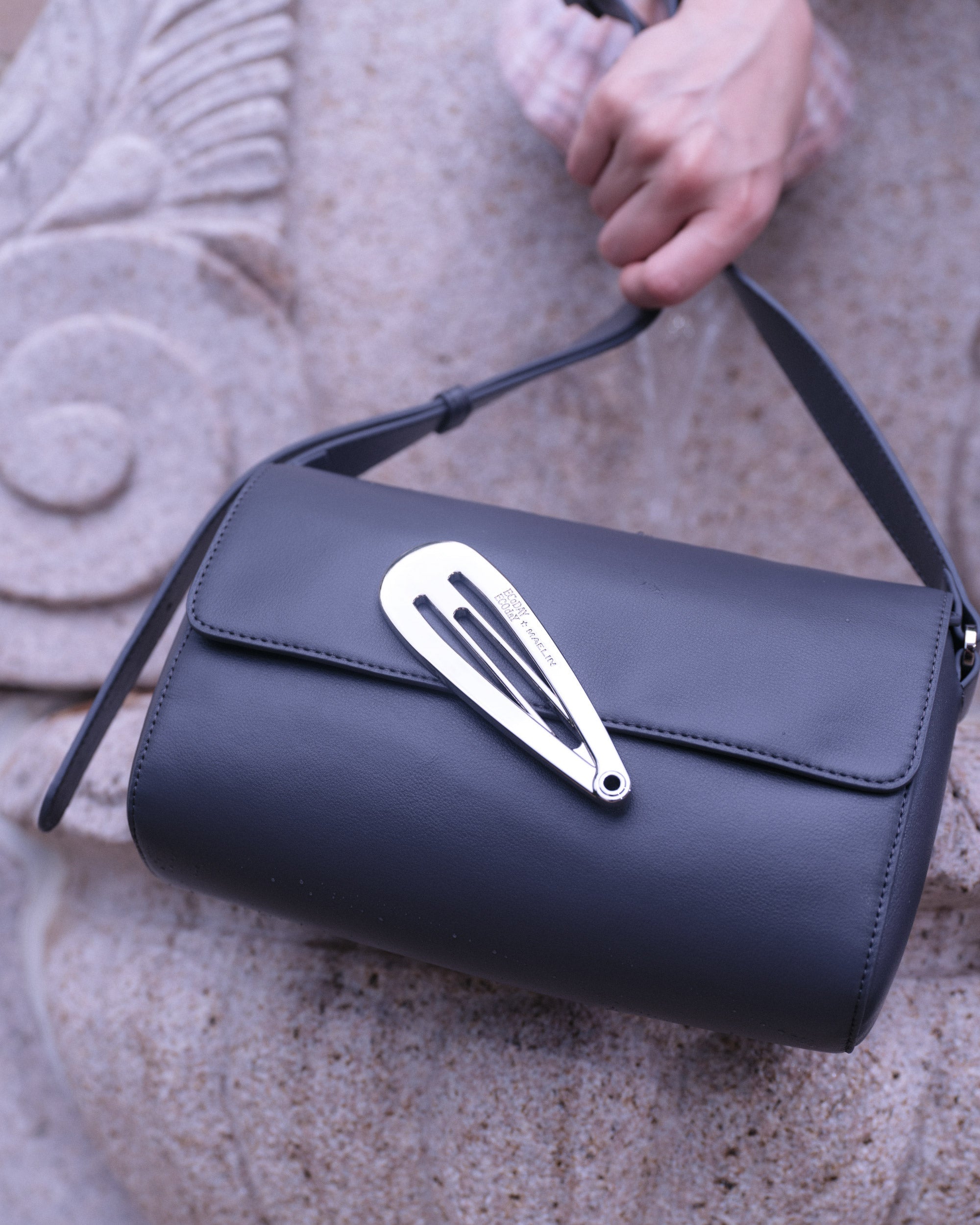 Flat Hairpin Shoulder Bag detail