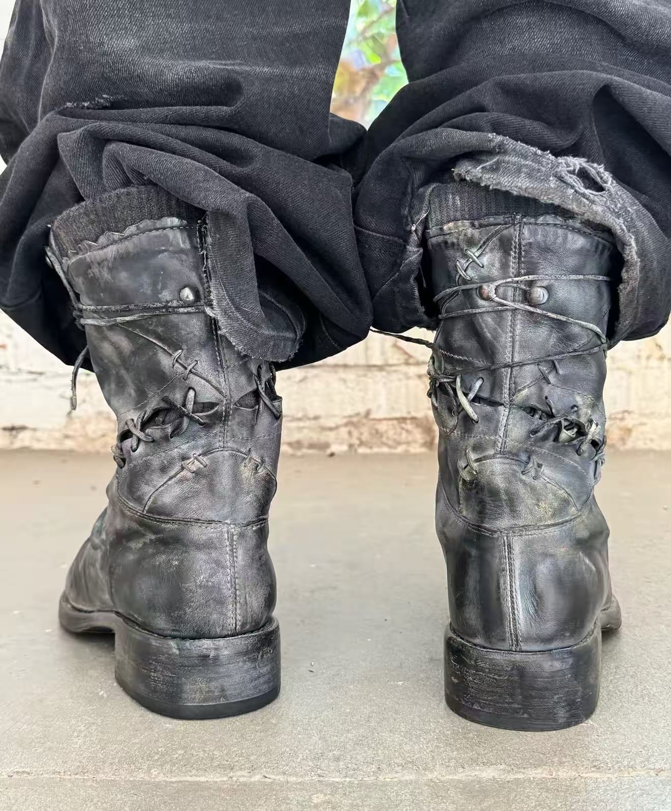Distressed Black Leather Lace-Up Combat Boots – Vintage Worn Finish