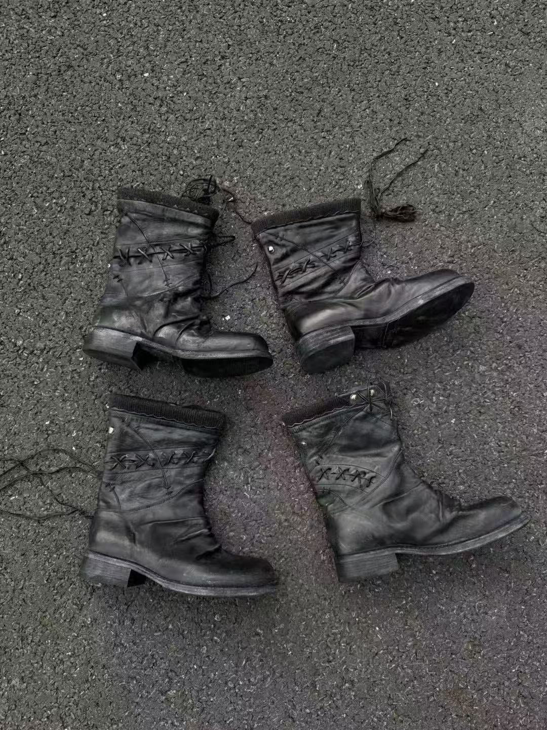 Distressed Black Leather Lace-Up Combat Boots – Vintage Worn Finish