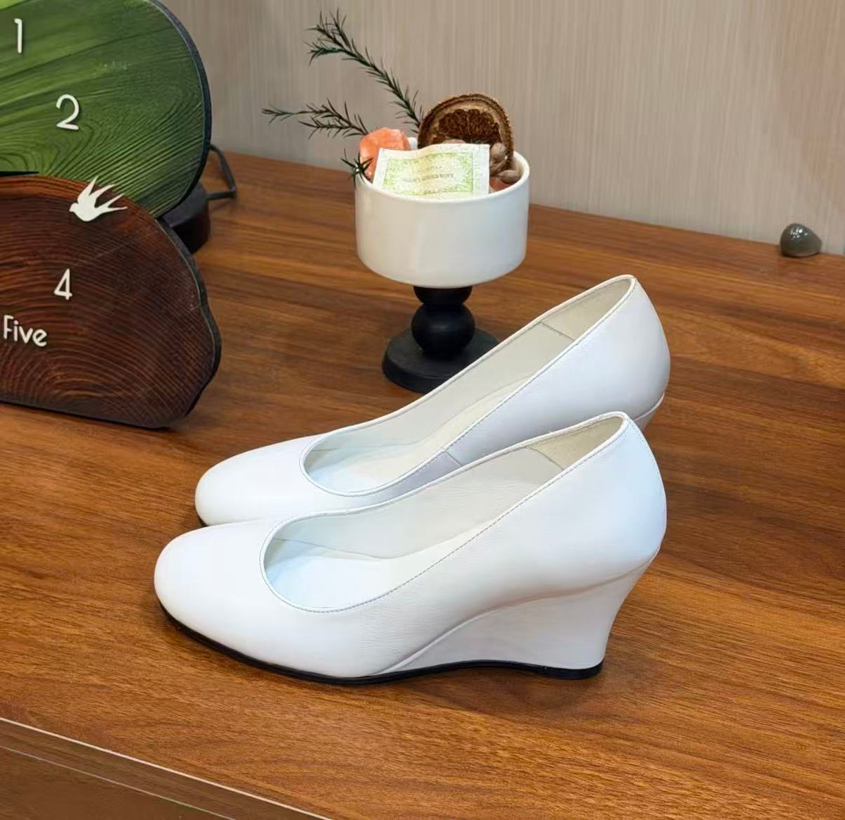 Silberweiße Seiden-Ballerinas