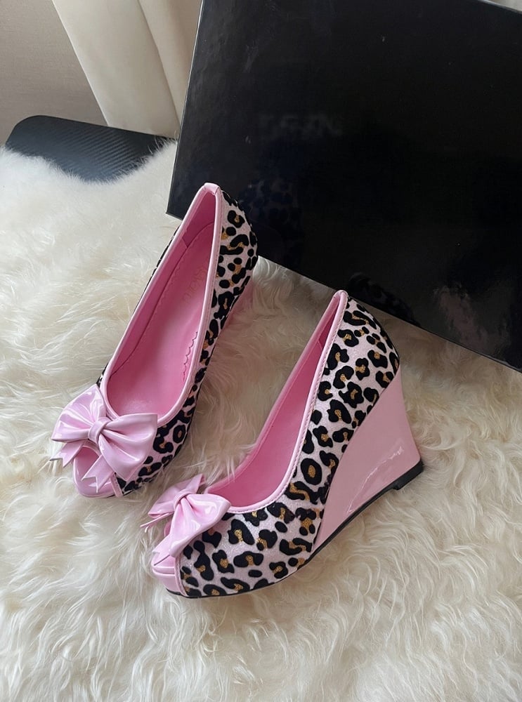 Gyaru Leopard Print Slope Heel Shoes – 9cm Heel with Bow Detail