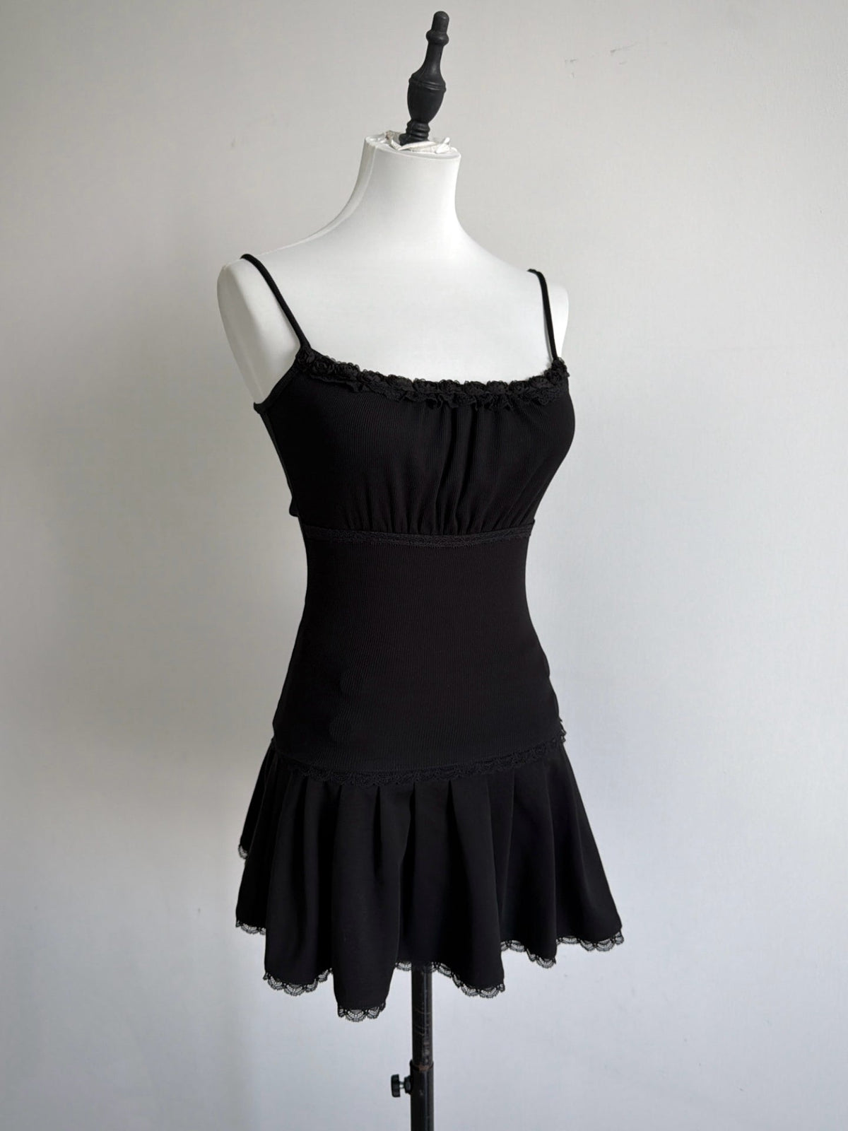 Black Rose Lace Cami Top – Slim Ribbed Dark Coquette