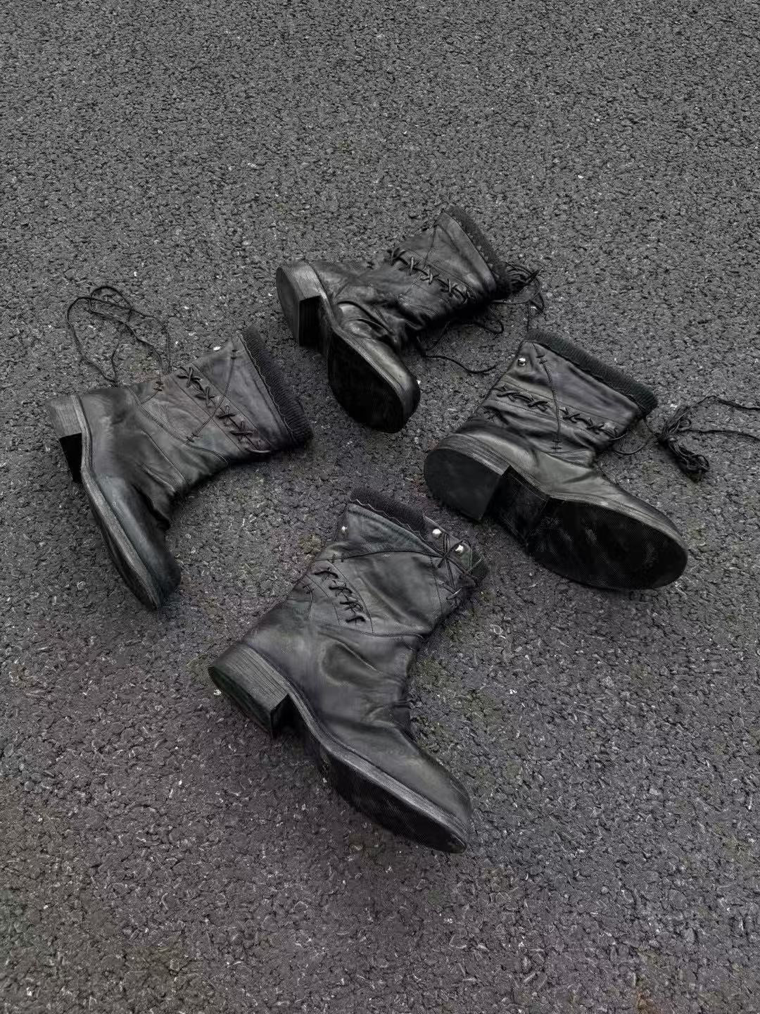 Distressed Black Leather Lace-Up Combat Boots – Vintage Worn Finish