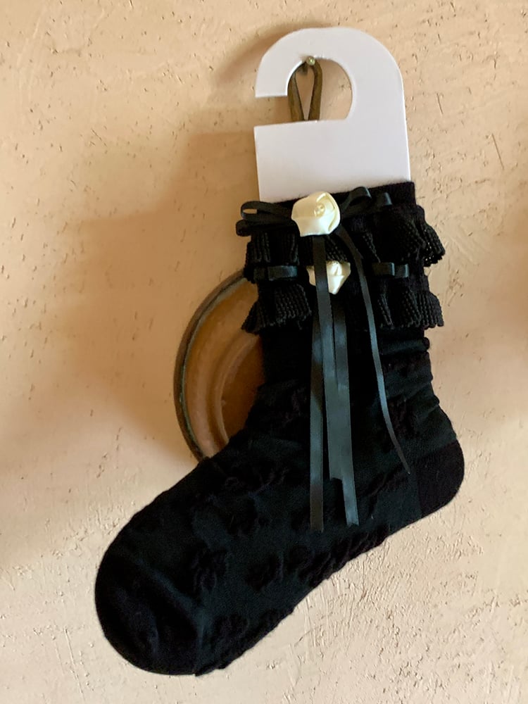 White/Black Lace Trim Calf Socks with Camellia Bowknot Decoration