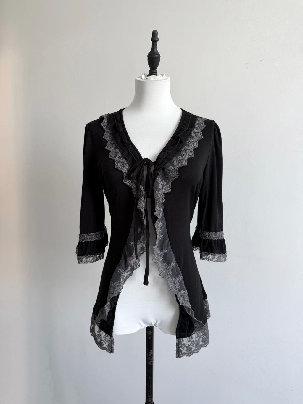 Layered Frill Lace Tie Cardigan – Dark Coquette, 3/4 Sleeves