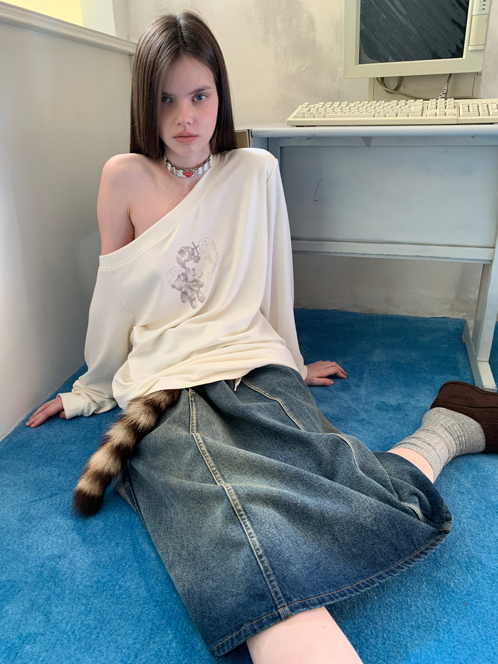 [A001050]Off-Shoulder Slouchy Mid-Length Printed Tee