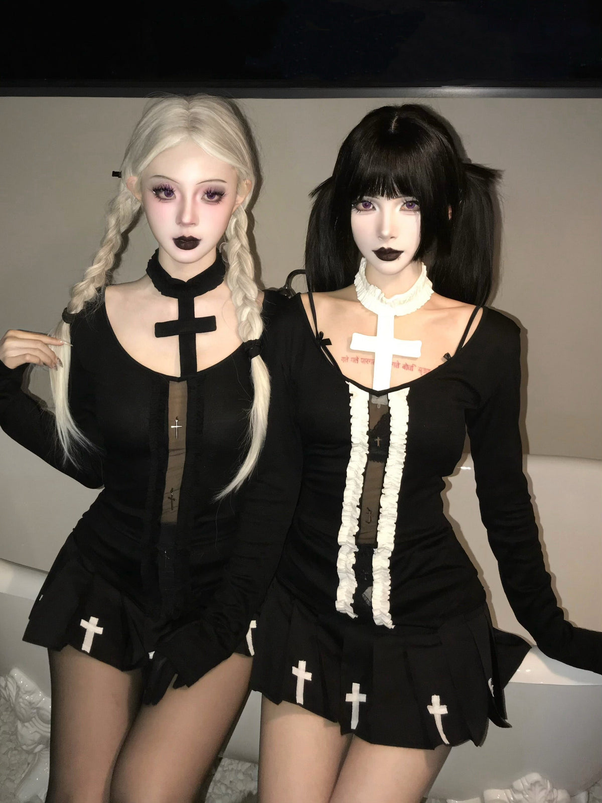 Gothic Sheer V-Neck Long Sleeve Top – Black