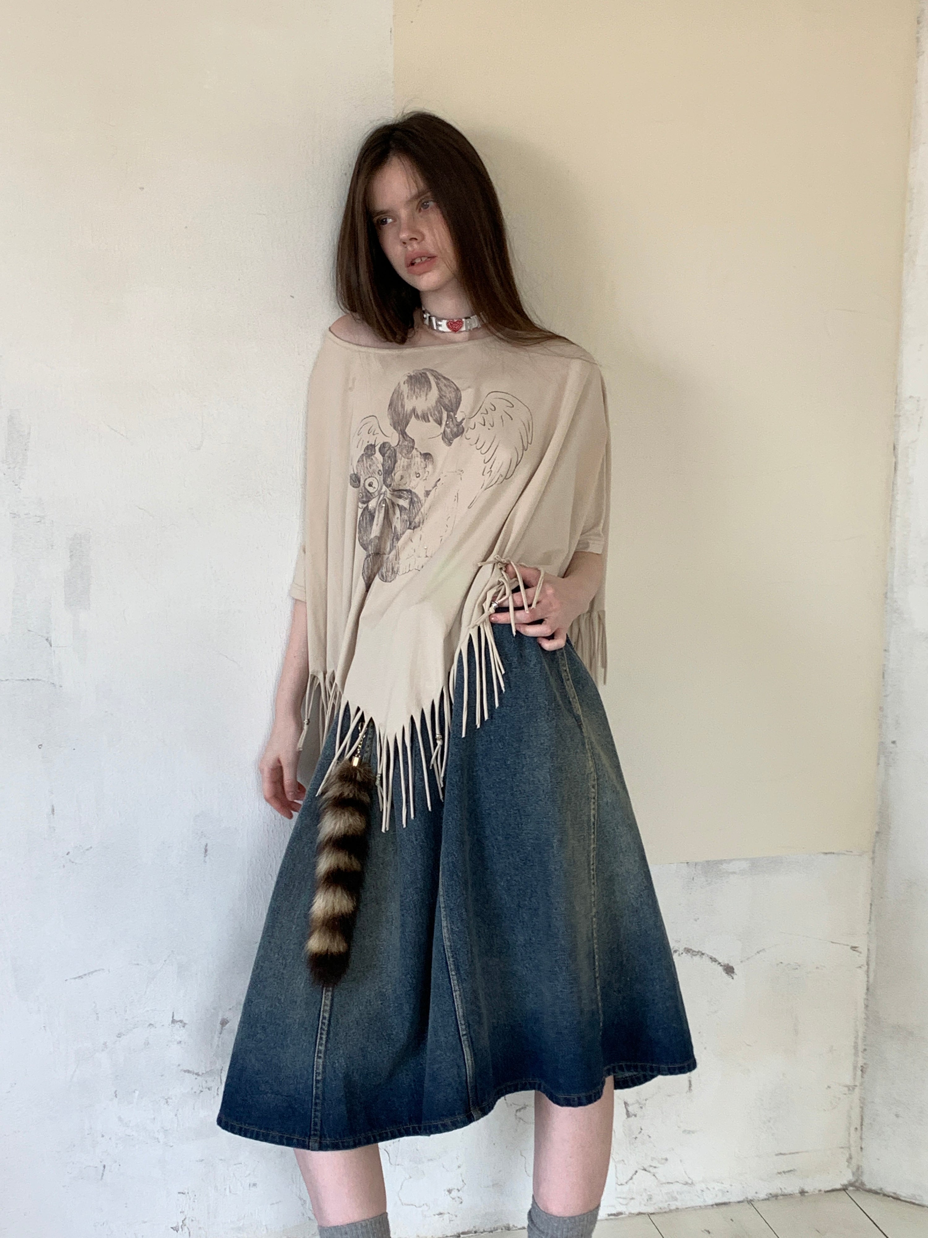 [A001053]Off-Shoulder Bat-Sleeve Tee with Teddy Bear & Fringe Details
