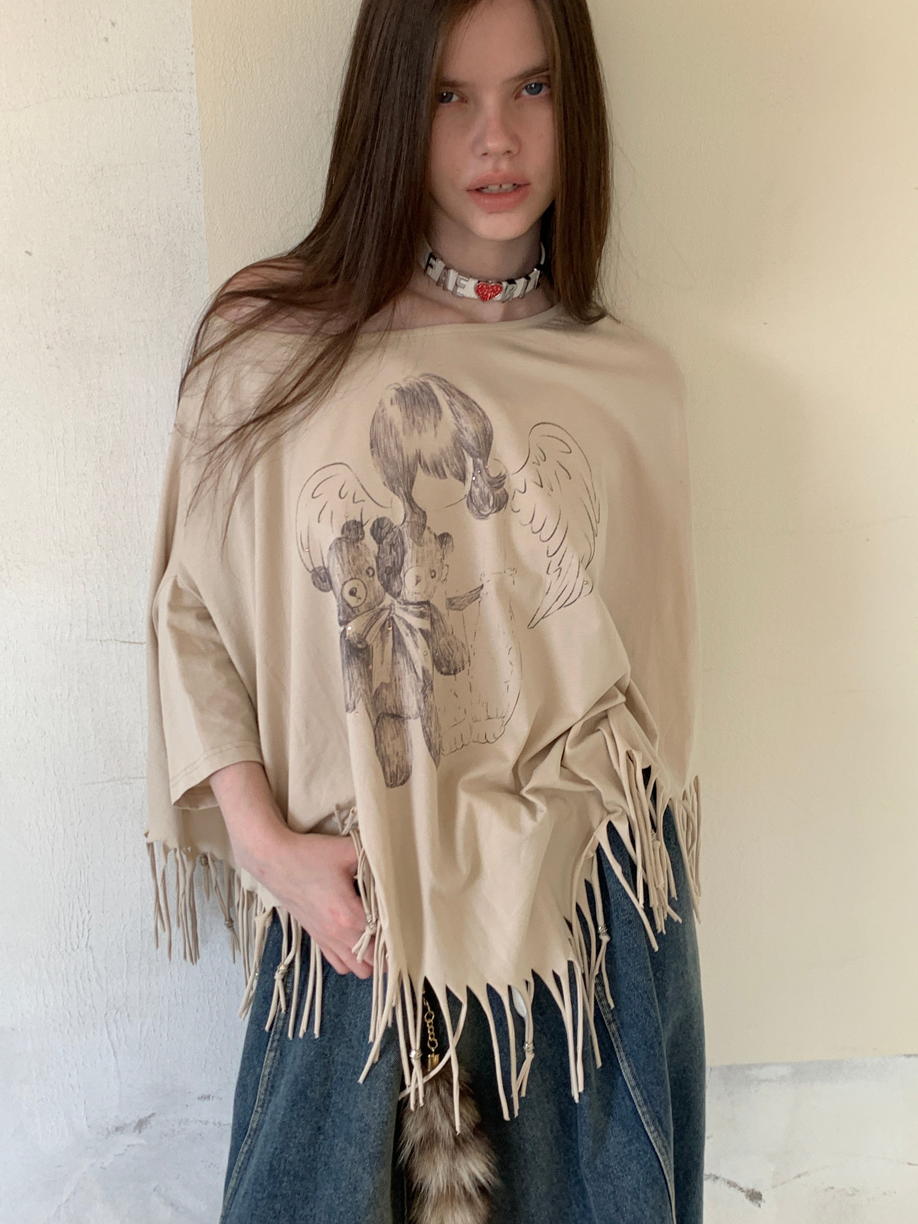 [A001053]Off-Shoulder Bat-Sleeve Tee with Teddy Bear & Fringe Details