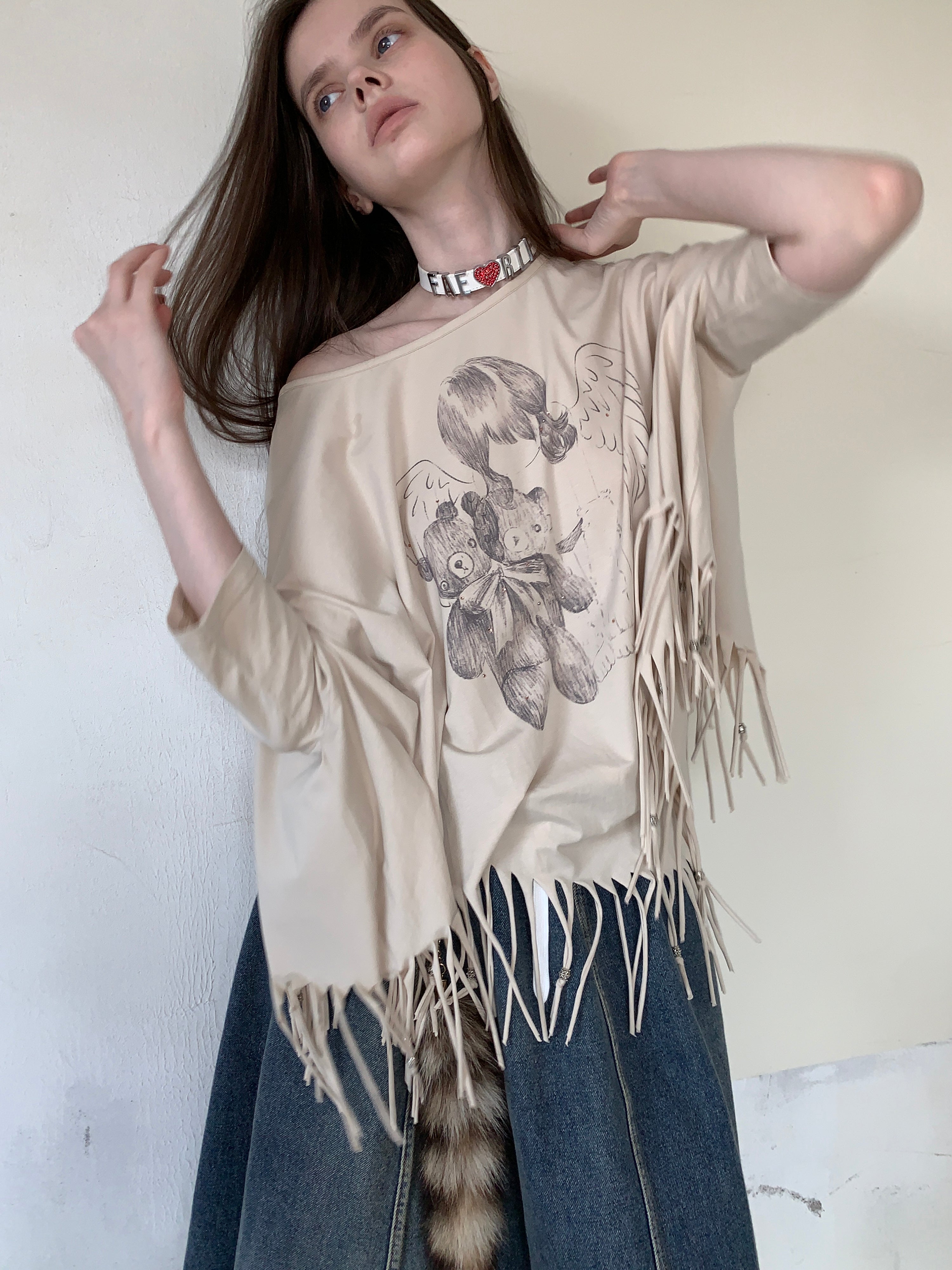 [A001053]Off-Shoulder Bat-Sleeve Tee with Teddy Bear & Fringe Details