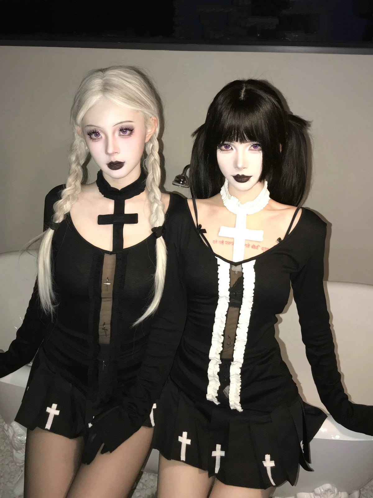 Gothic Sheer V-Neck Long Sleeve Top – Black