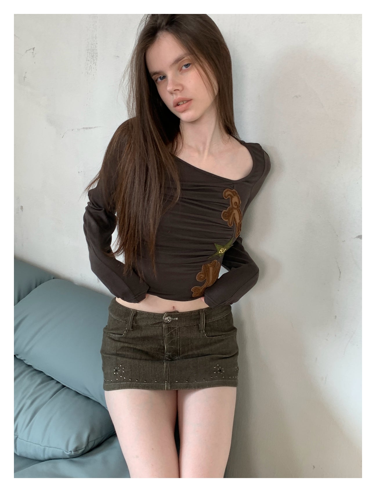 [A001060]‘Stylist’ Embroidered Patch Slim-Fit Tee