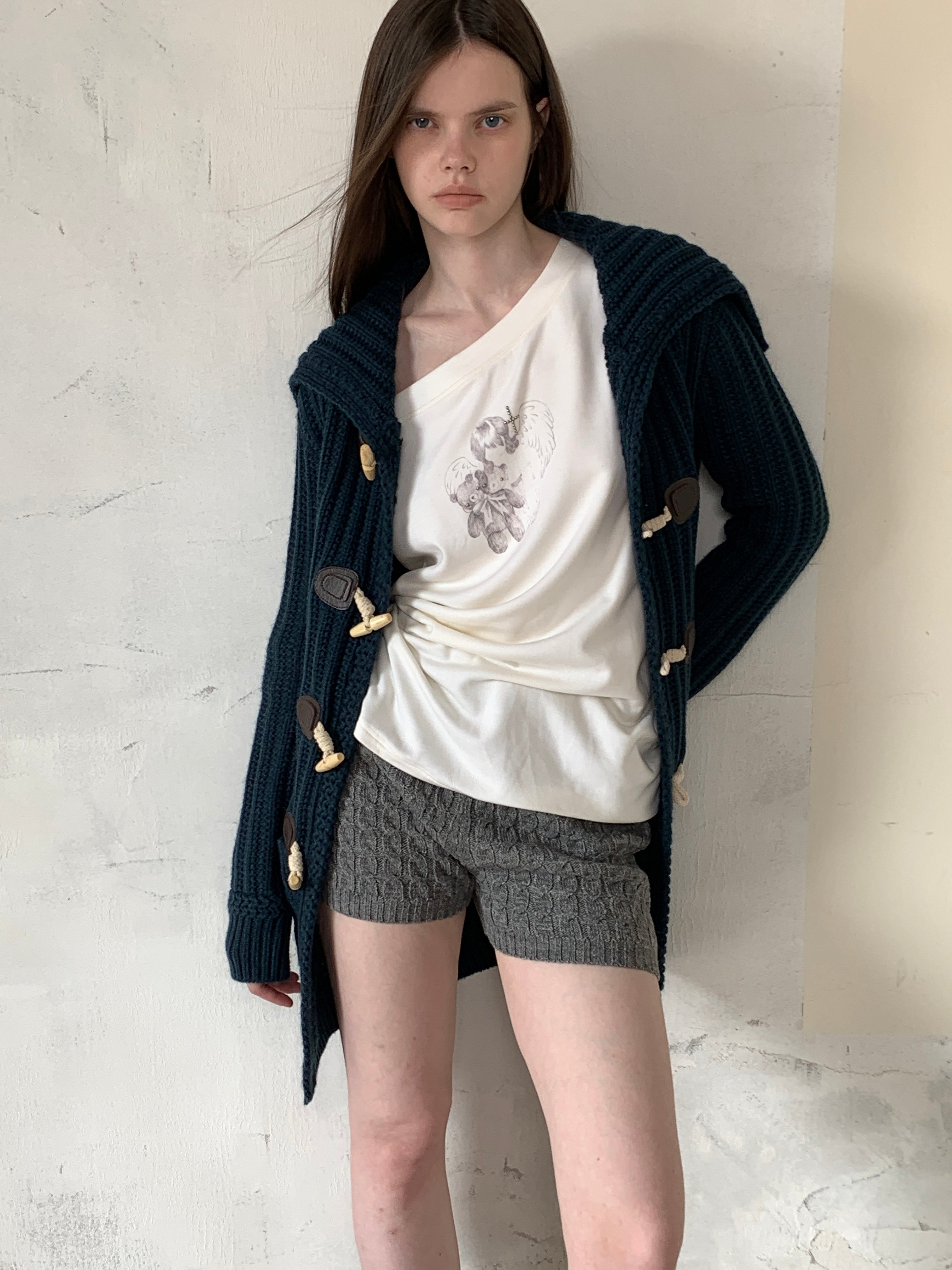 [A001050]Off-Shoulder Slouchy Mid-Length Printed Tee