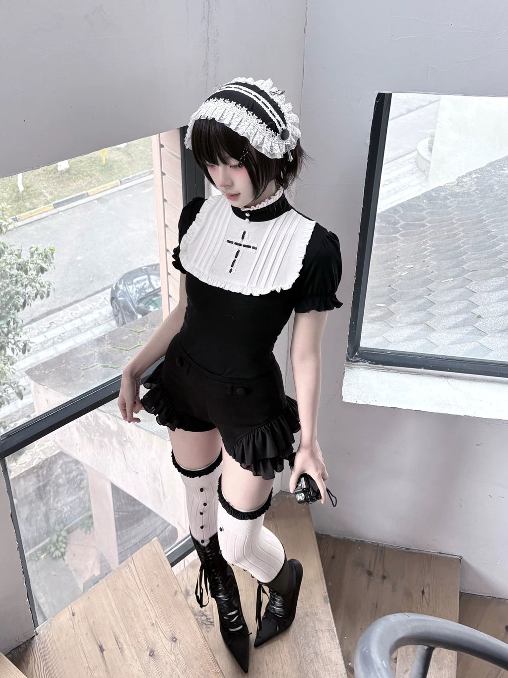 Gothic Lace Maid Headband – Black