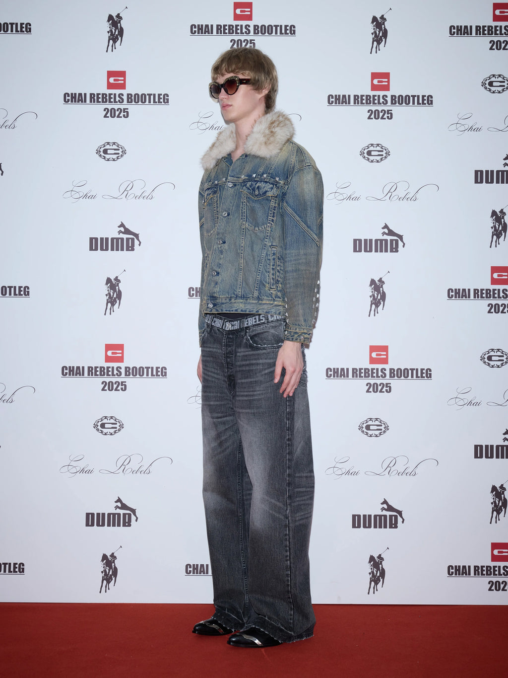 CHAI Studded Washed Denim Jacket With Detachable Fur Collar – Washed Blue