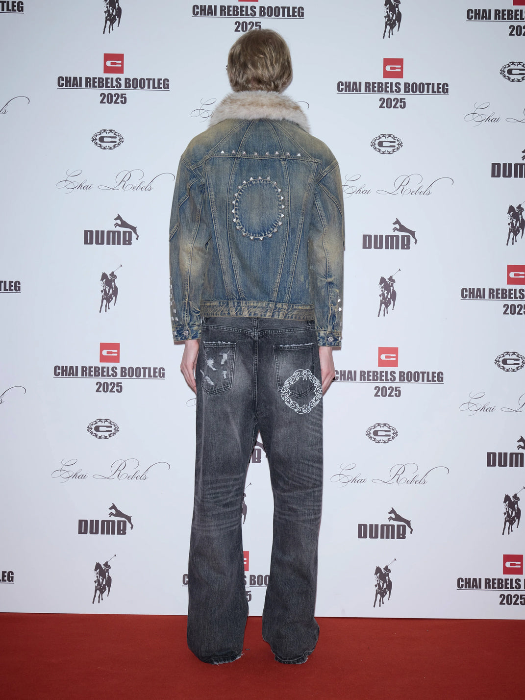 CHAI Studded Washed Denim Jacket With Detachable Fur Collar – Washed Blue