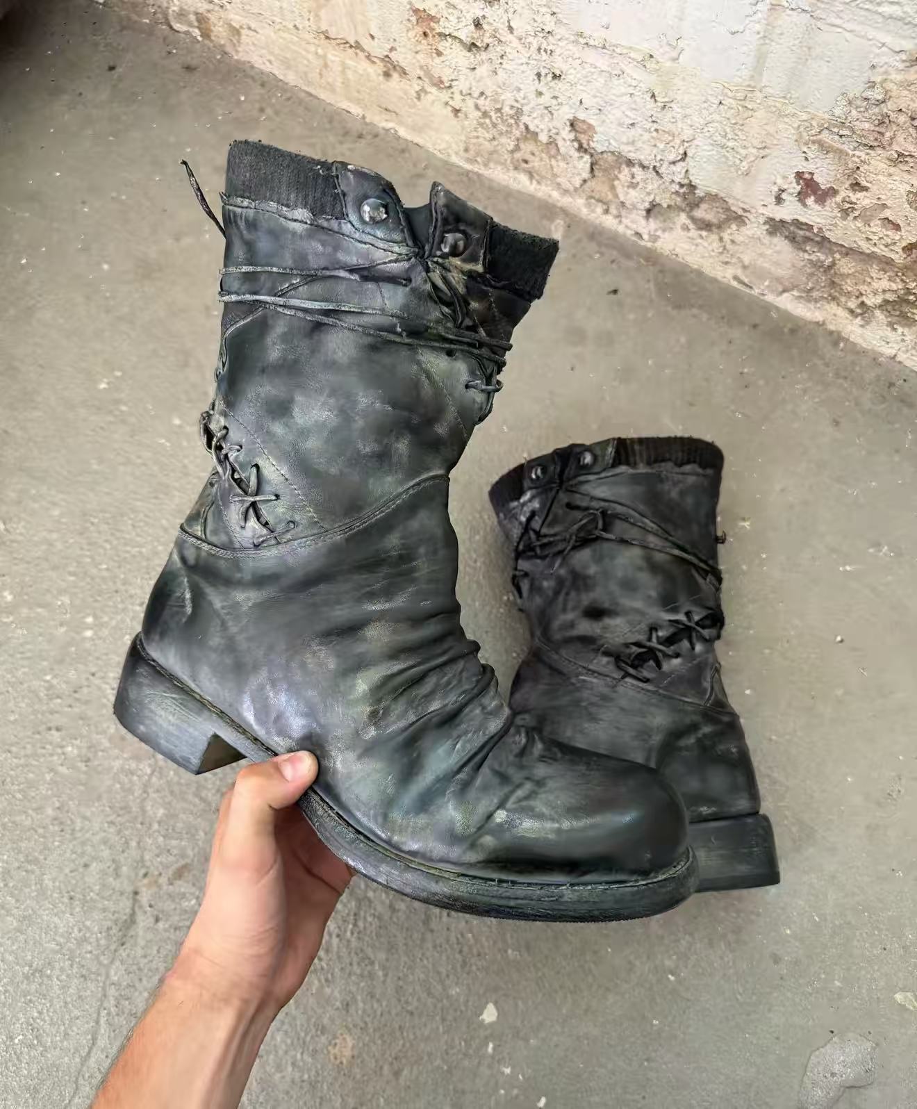 Distressed Black Leather Lace-Up Combat Boots – Vintage Worn Finish