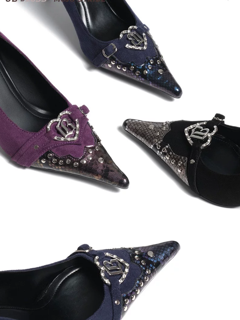 Heart-shaped buckle detail