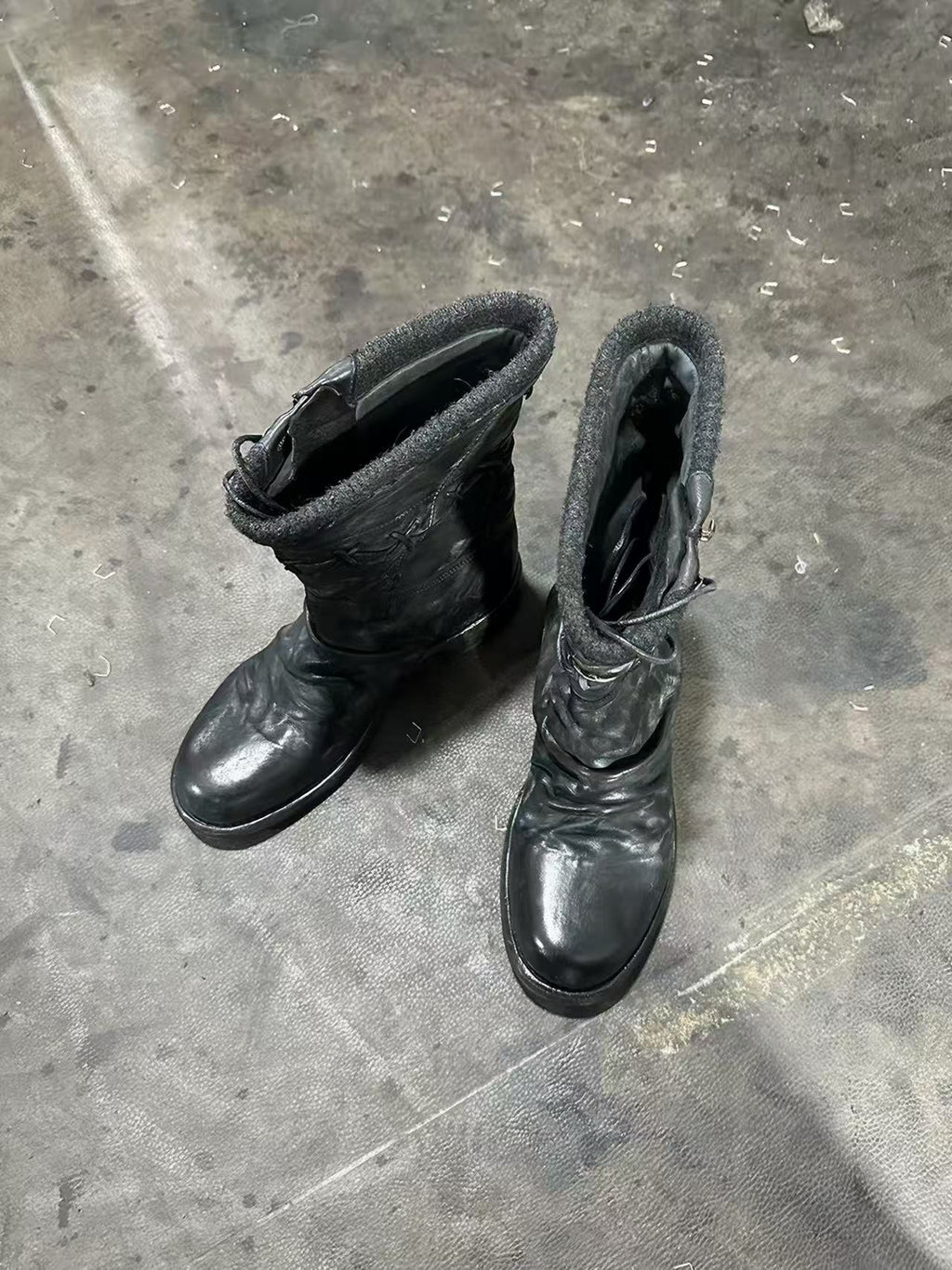 Distressed Black Leather Lace-Up Combat Boots – Vintage Worn Finish