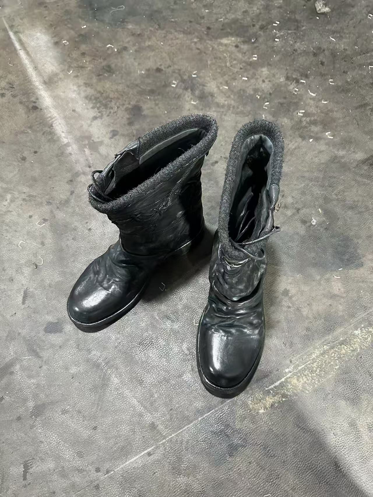 Distressed Black Leather Lace-Up Combat Boots – Vintage Worn Finish