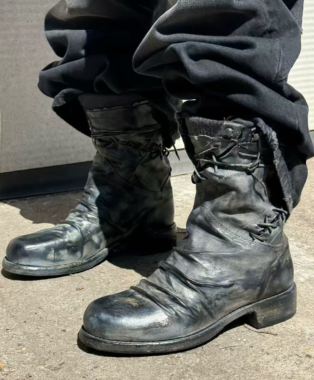 Distressed Black Leather Lace-Up Combat Boots – Vintage Worn Finish