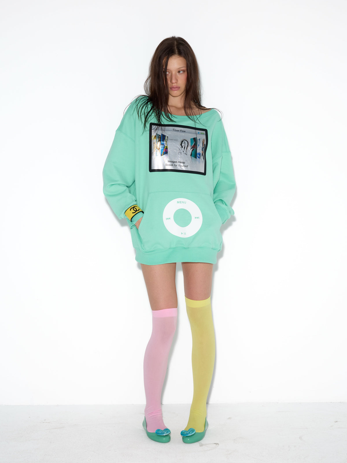 NORGIRA iPod Metallic Print Off-Shoulder Sweatshirt – Green