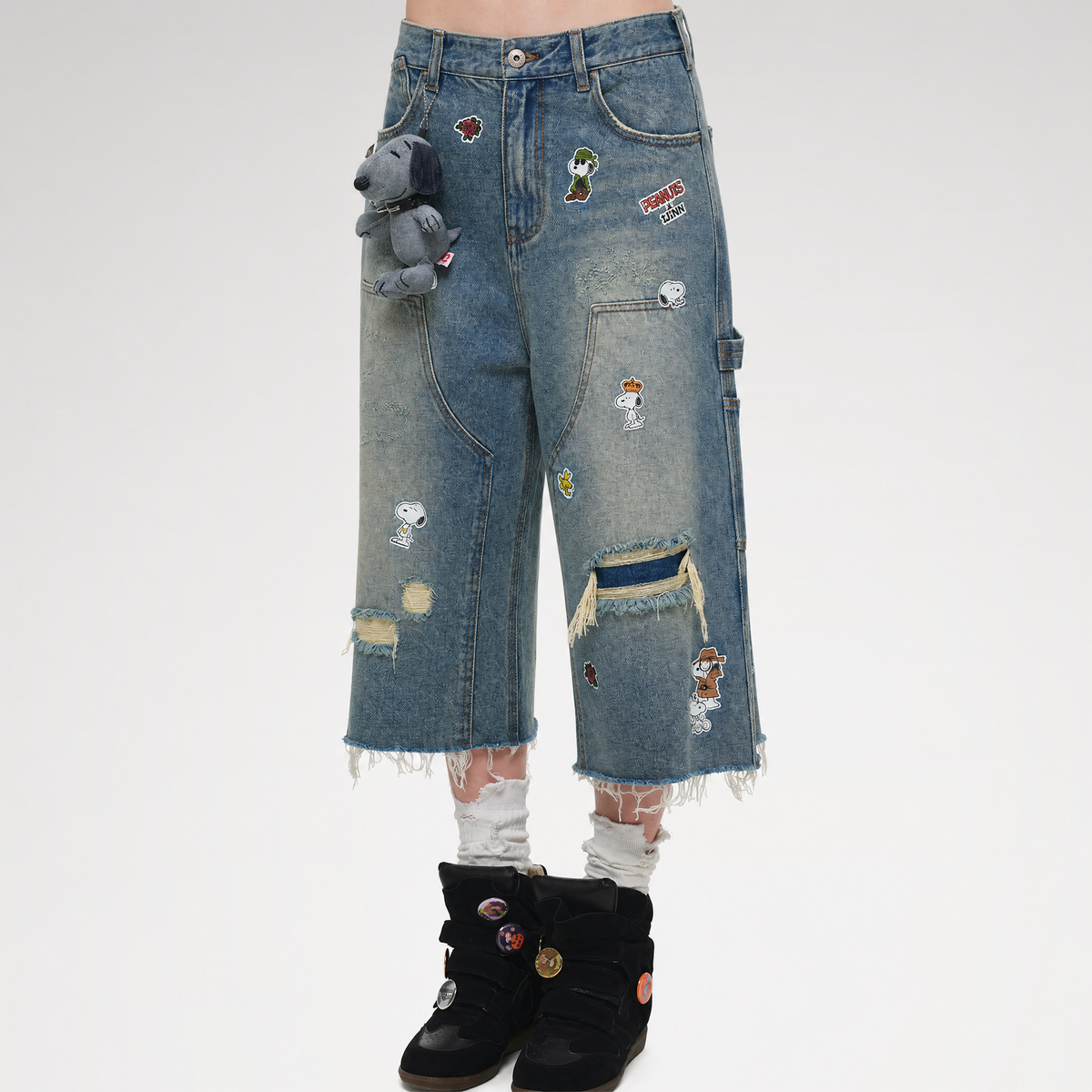 Washed distressed cropped cargo jeans with patches